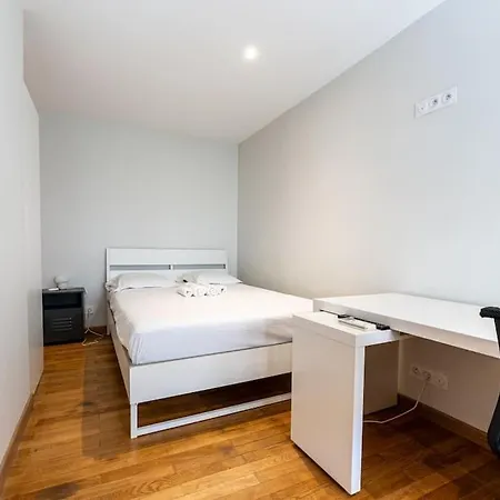 Proche Gem Et Gare: 3 Chambres-clim-balcon-wifi