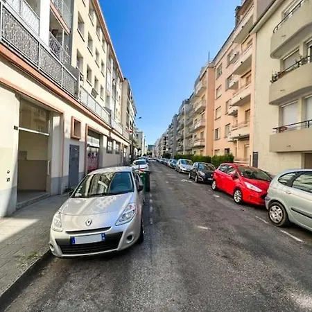 Apartment Proche Gem Et Gare: 3 Chambres-clim-balcon-wifi Grenoble