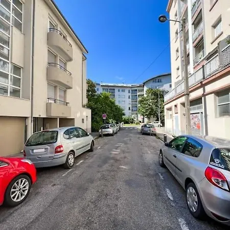 Apartment Proche Gem Et Gare: 3 Chambres-clim-balcon-wifi