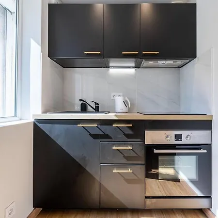 Apartment Proche Gem Et Gare: 3 Chambres-clim-balcon-wifi