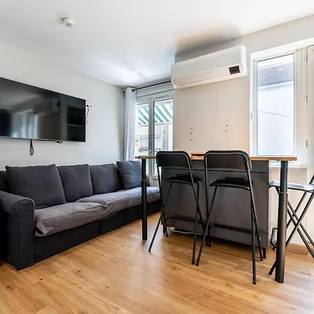 Apartment Proche Gem Et Gare: 3 Chambres-clim-balcon-wifi *