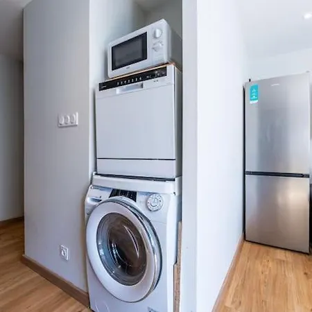 Apartment Proche Gem Et Gare: 3 Chambres-clim-balcon-wifi